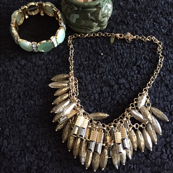🌟Super Sale🌟A golden three layered necklace.NWOT
