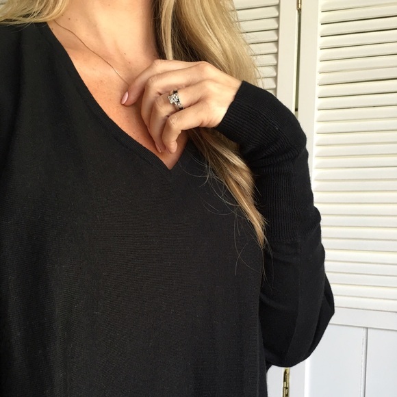 Last Item• Gorgeous Cashmere-Blend V-Neck - Picture 2 of 4