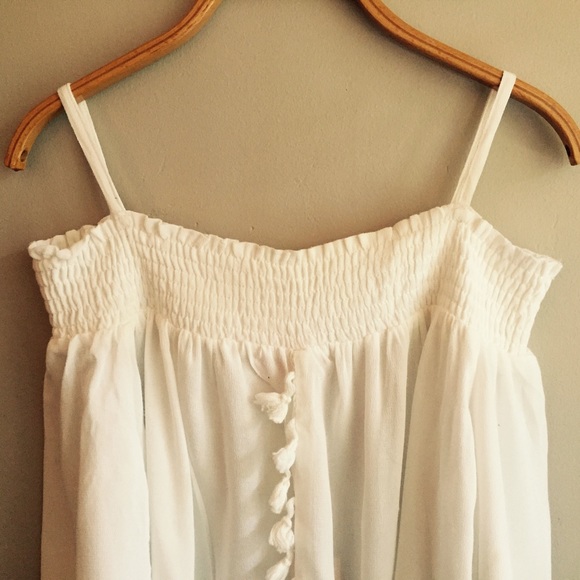 Versatile Off-the-Shoulder Top - Picture 3 of 3