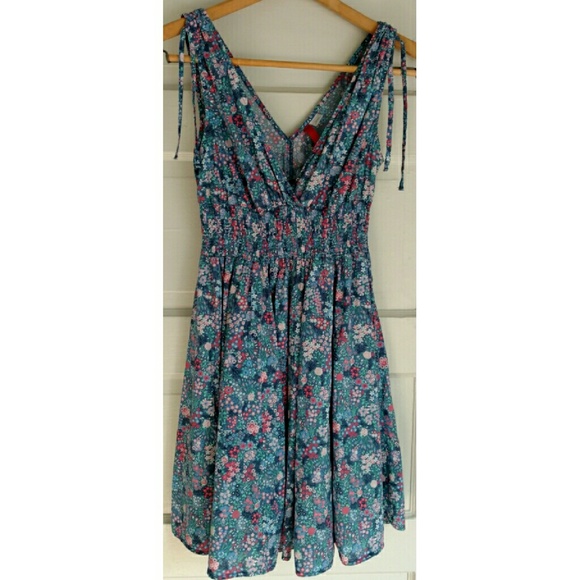 Divided x H&M - double v dress with full skirt
