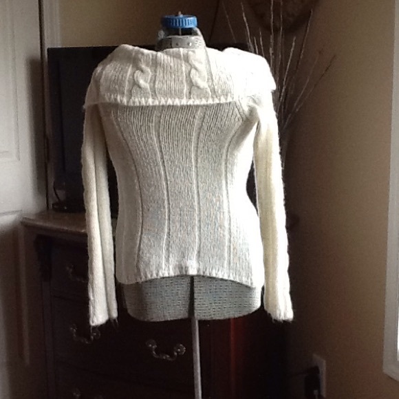 White J.J. Basics sweater - Picture 2 of 2