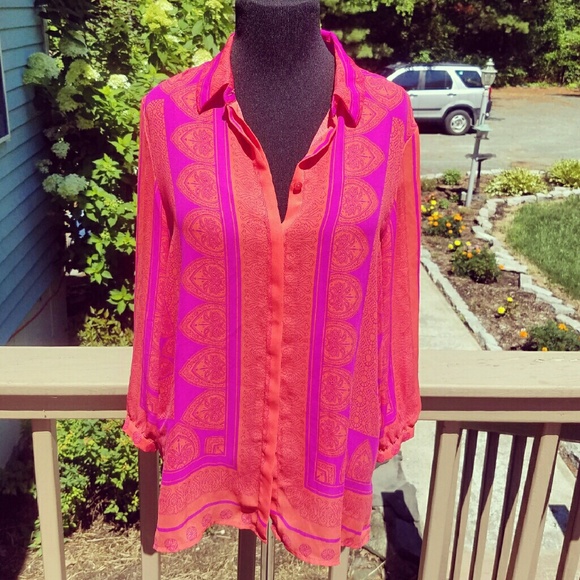 Ann Taylor Tops - Stunning Ann Taylor Flowy Top