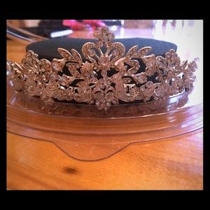 Beautiful Crystal Floral Tiara with Rhinestones💕