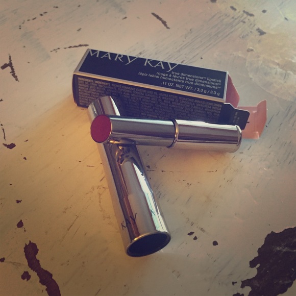 Mary Kay Sizzling Red Lipstick