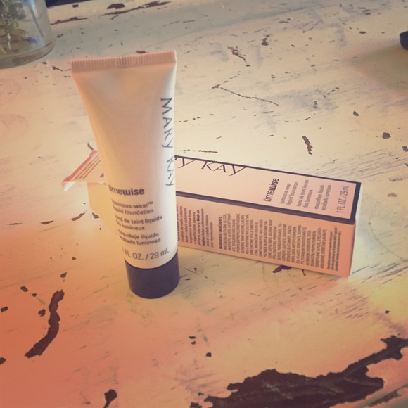 Mary Kay TimeWise Liquid Foundation--Bronze 4 - Picture 1 of 1