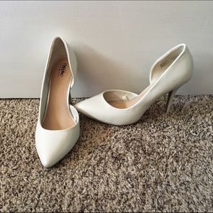 White pointed toe heels