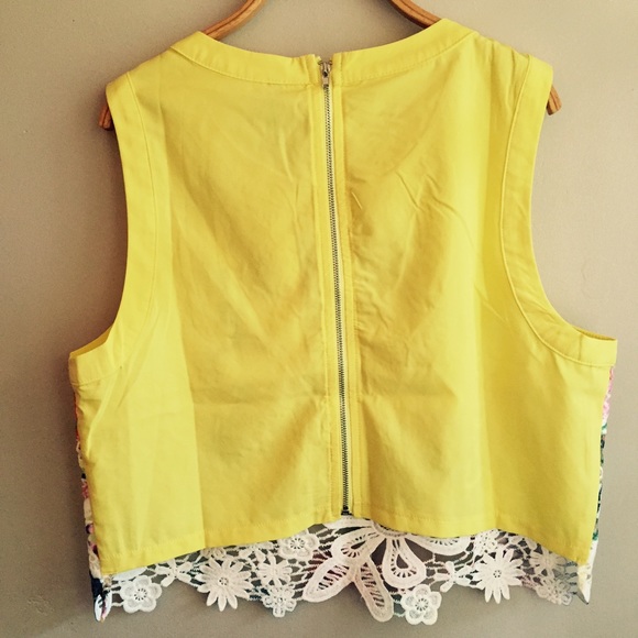 Colors on Lace Crop Top - Picture 3 of 4