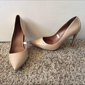 Nude pointed toe heels