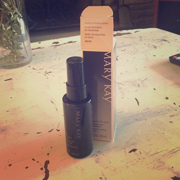 Mary Kay Makeup Finishing Spray