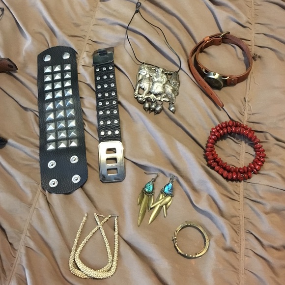 Lot of Necklaces, bracelets & earrings, coin purse