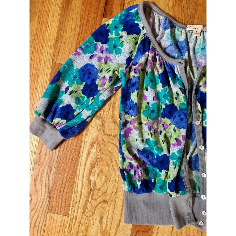 Watercolored 3/4 Sleeve Full Buttoned Cardigan - Picture 2 of 8