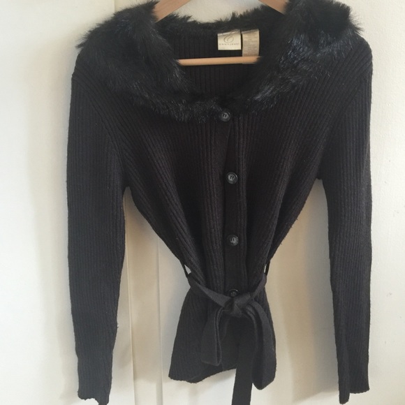 Emma James | Cardigan with Faux Fur Collar