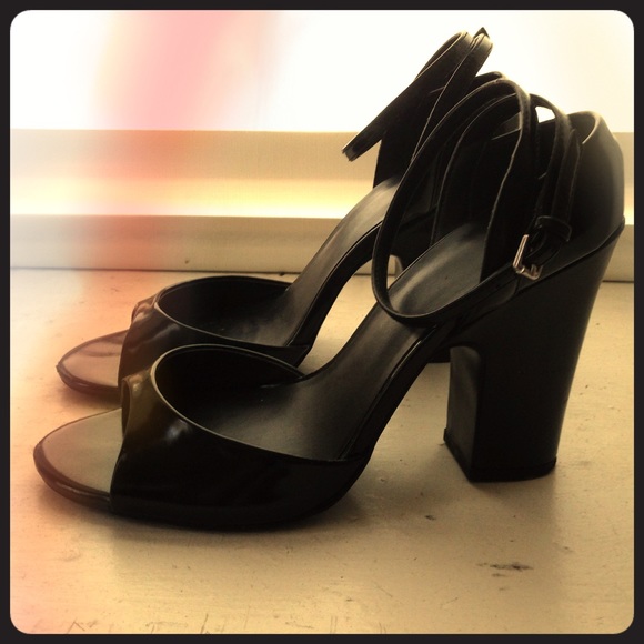 Zara Basic black leather block heel Sz 40