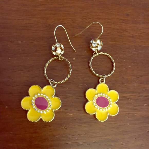 ⬇️SALE✨Betsy Johnson dangle earrings