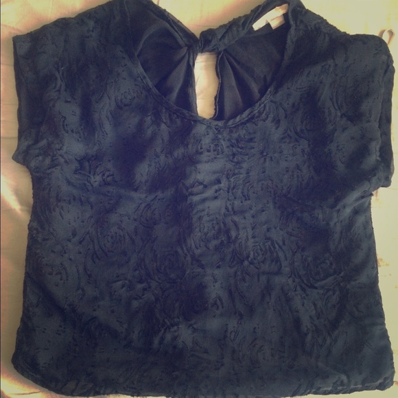 Black short sleeve textured top