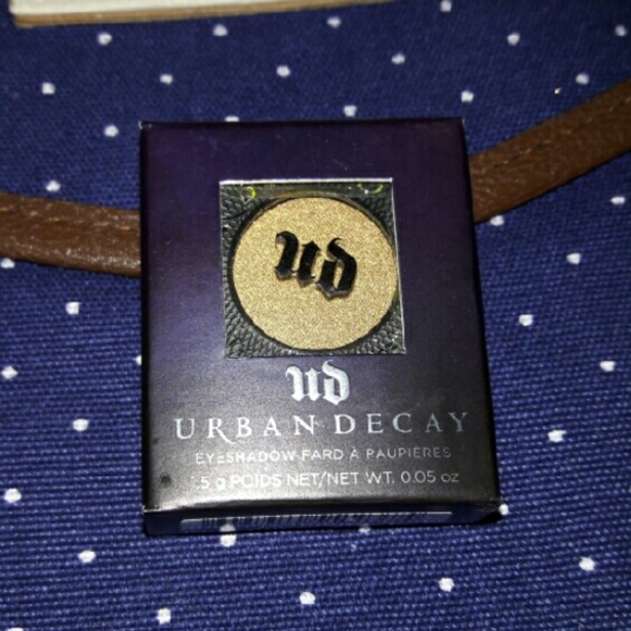SOLD New Urban Decay Eyeshadow - Sideline - Picture 1 of 4