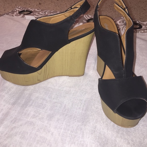 Black Wedges with Wood Soul