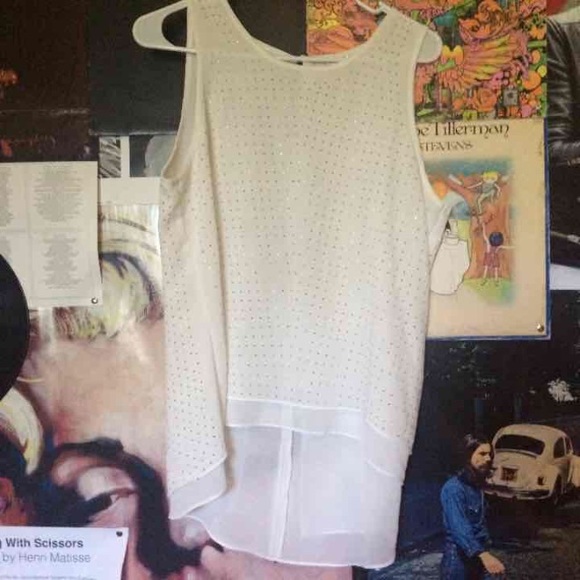 Flowy gold studded layered tank!