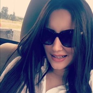 Meet your Posher, Odalis