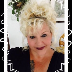 Meet your Posher, Denise