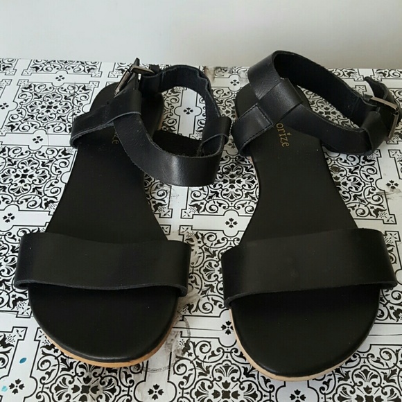 Black flat sandal