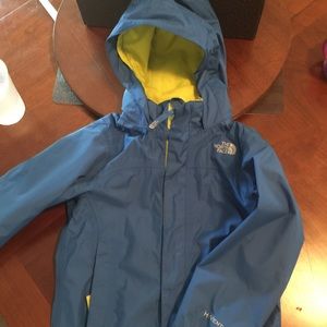 Boys size XS (5) North Face rain coat