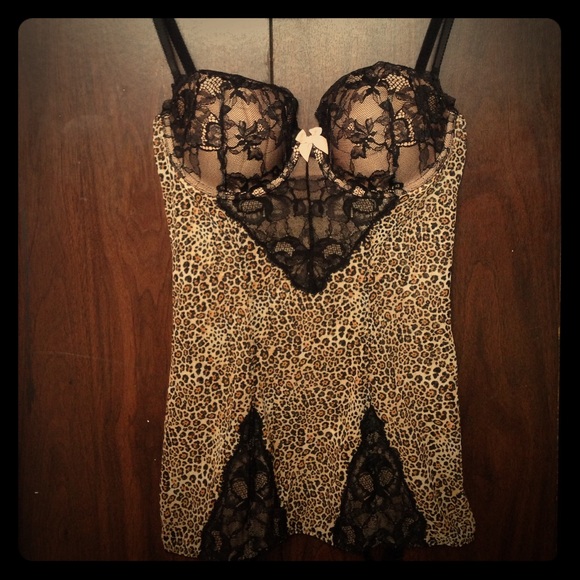 Victoria's Secret body lingerie with flashes - Picture 1 of 3