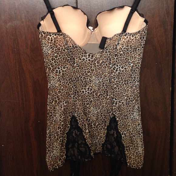 Victoria's Secret body lingerie with flashes - Picture 2 of 3