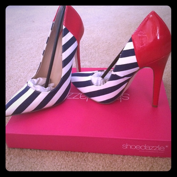 Adorable blue and white pumps! Never been wore
