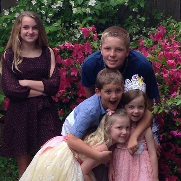 Meet your Posher, Julie - Picture 1 of 1