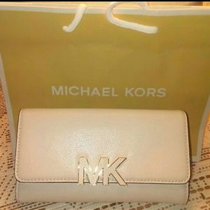 MK. Wallet brand new ready to be shipped