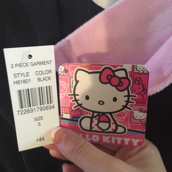 🌈Hello kitty pajama top. NWT. Excellent condition - Picture 2 of 2