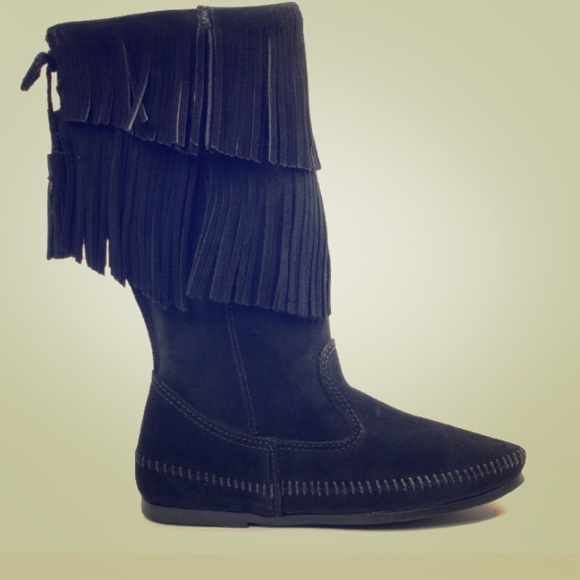 Minnetonka: 2 layer fringe boot