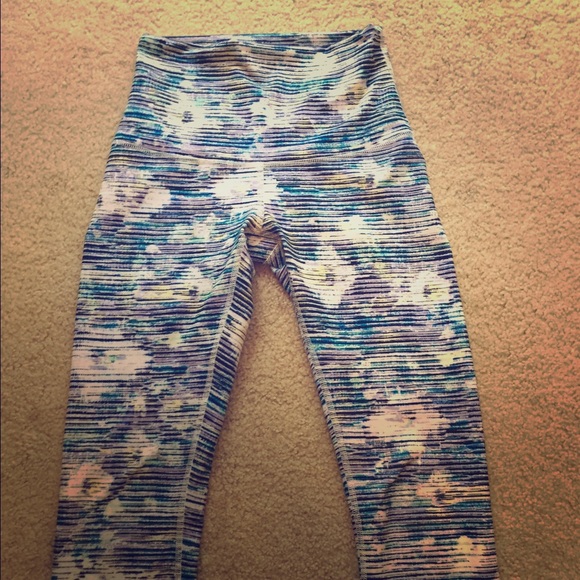 Lululemon Capri length yoga leggings, size 4.