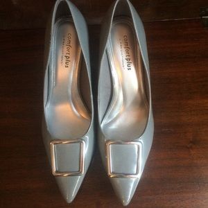 Grey leather pumps