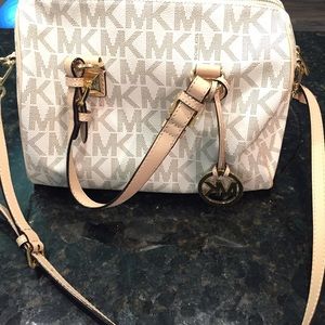 Michael Kors Signature Medium Grayson Satchel