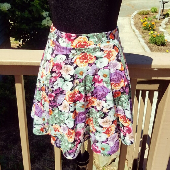 Forever 21 Dresses & Skirts - NWOT! Flowy Floral Skirt