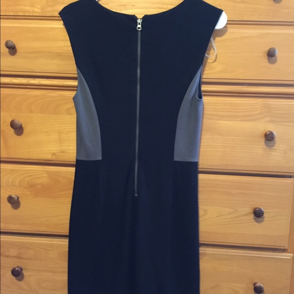 Sleeveless dress - Picture 2 of 2