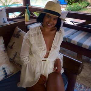 Meet your Posher, Iris