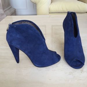 NWOT Vince Camuto Suade Heels