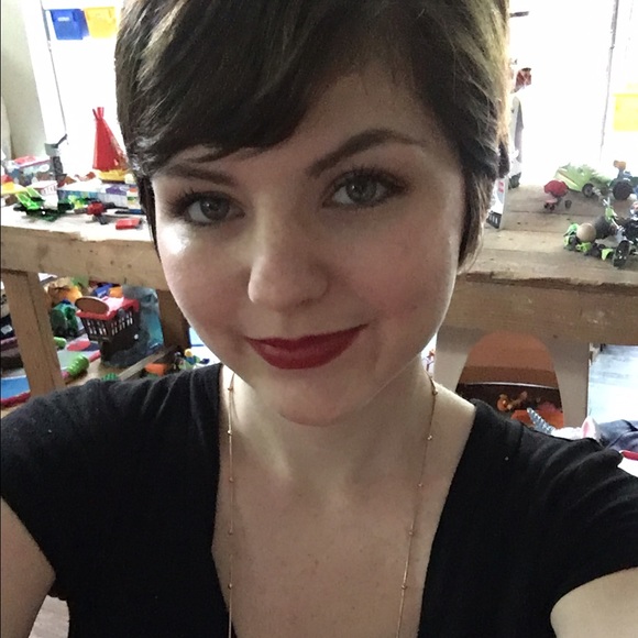 Meet your Posher, Amber - Picture 1 of 1