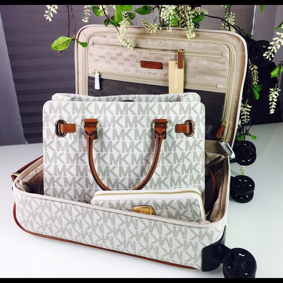 ❤️️❤️️❤️️SOLD❤️❤️❤️M Kors Travel Trolley Suit case - Picture 3 of 4