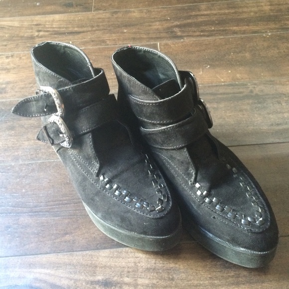 Black creepers