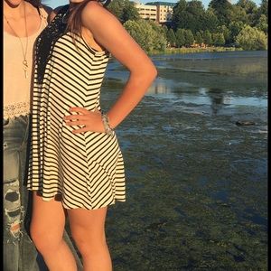 Super cute striped dress (black and white)