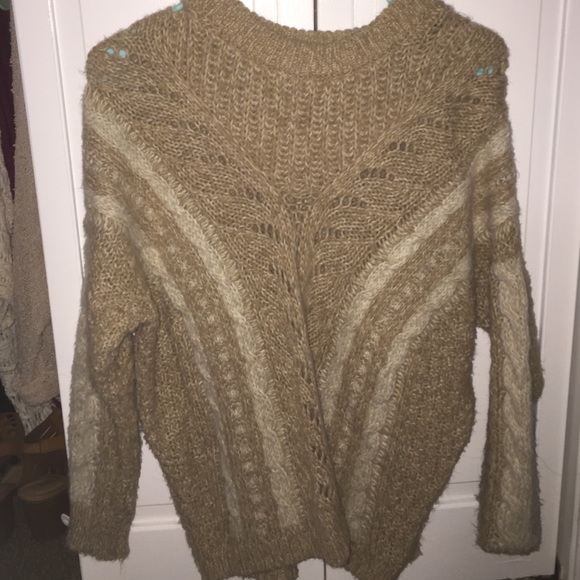 Ecoté Sweater - Picture 1 of 3