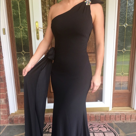 Evening Gown - Picture 1 of 4