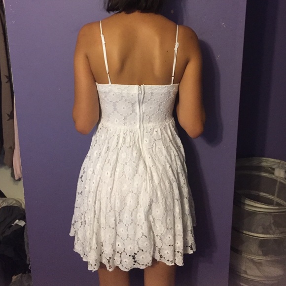 white floral lace dress - Picture 4 of 4