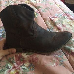 American rag cowgirl boots (: