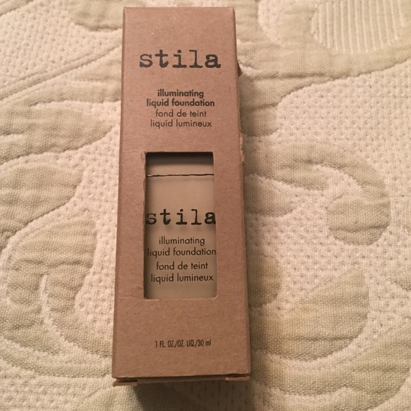 Stila illuminating liquid foundation brand new !