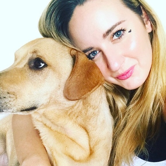 Meet your Posher, Laura - Picture 3 of 3